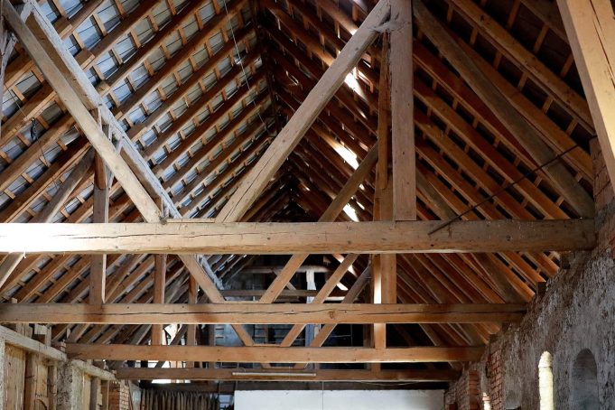 A Comprehensive Guide to Roof Trusses in Building Construction