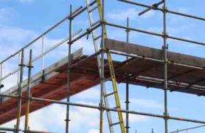 How to Choose the Right Scaffolding in Hertfordshire Professional scaffolding installation on a construction site in Hertfordshire